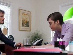 Bureau, Petite femme, Secrétaire, Maigrichonne, Nénés