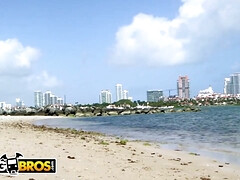 Пляж, Большие сиськи, Брюнетки, Парочка, Межрасовый секс, Латиноамериканки, На публике, Реалити