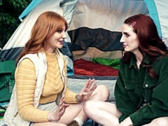 Culo, Penetracion con dedos, Madres para coger, Tetas naturales, Al aire libre, Pelirrojo, Flaco, Adolescente