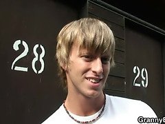 Blonde, Plantureuse, Mamie, Mature, Mère que j'aimerais baiser, De plein air, Public, Réalité