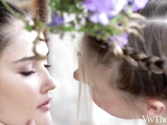 Grote mammen, Bruinharig, Huisgemaakt, Lesbisch, Tieten likken