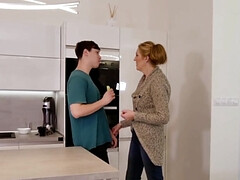 Chica, Rubia, Engañando, Checa, Penetracion con dedos, Lamidas, Coño, Afeitado