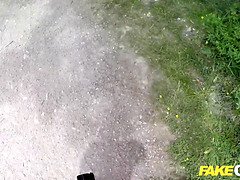 Tetas grandes, Mamada, Británico, Enorme, Al aire libre, Público, Tetas, Uniforme