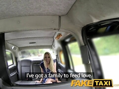 Grosse titten, Britisch, Kehlenfick, Schwanz, Hd, Öffentlich, Rau, Titten