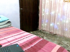 Asiatique, Doigter, Indienne, Masturbation, Seins naturels, Seins flasques, Solo, Jouets