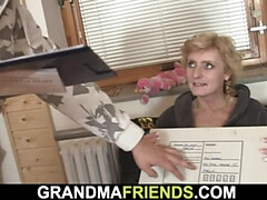 Grote kont, Hd, Rijpe lesbienne, Moeder, Realiteit, Geschoren, Trio, Tieten likken