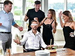 18 летние, Большая жопа, Большой член, Двойное проникновение, Групповуха, Натуральные сиськи, Молоденькие, Сиськи