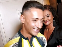 18 años, Tetas grandes, Mamada, Corridas, Polla, Fetiche, Maduro, Madres para coger