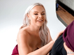 Amateur, Grosse bite, Blonde, Sucer une bite, Habillées, Robe, Monstre