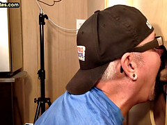 Amateur, Sucer une bite, Homosexuelle, Branlette thaïlandaise, Mature, Tatouage