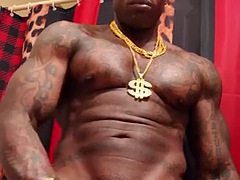 Enthousiasteling, Arabisch, Grote lul, Zwart, Masturbatie, Spier, Alleen, Tatoeage