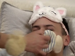 18 años, Morena, Corrida, Lencería, Perforación, Colegiala, Tatuaje, Trio