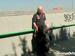 18 jaar, Pijpbeurt, Sperma shot, Fetisj, Opa, Hardcore, Buiten, Tiener