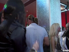 Cul, Gros seins, Sucer une bite, Branlette thaïlandaise, Hard, Mère que j'aimerais baiser, Orgie, Nénés