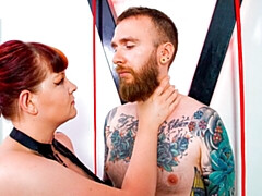 Grosser arsch, Grosse titten, Blasen, Fesselspiele, Hundestellung, Reif, Rotschopf, Kurzes haar