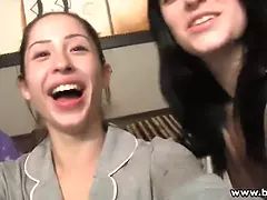 Brunette brune, Lunettes, Hd, Lesbienne, Petite femme, Strapon, Adolescente, Nénés