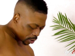 18 años, Ffm, Mamá, Tetas naturales, Sexo fuerte, Fumando, Adolescente, Trio