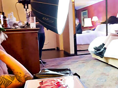 21yo pussyboy kisses babe in amateur softcore scene