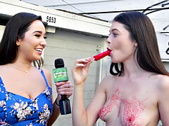 18 jaar, Zwart, Hondjeshouding, Italiaans, Spijkerbroeken, Kut duiken, Mager, Tatoeage