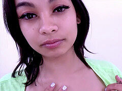 Sucer une bite, Brunette brune, Première fois, Poilue, Tatouage