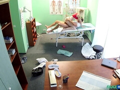 Enthousiasteling, Kont, Lieveling, Blond, Kantoor, Kut duiken, Mager, Uniformpje