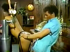 Sucer une bite, Queue, Noir ébène, Poilue, Embrassement, Seins naturels, Jarretelles, Rétro ancien