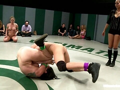 Diep in de keel, Vingeren, Vuisten, Groep, Hd, Openbaar, Voorbinddildo, Tatoeage