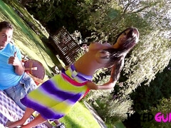 Grote mammen, Rondborstig, Moeder die ik wil neuken, Moeder, Buiten, Openbaar, Tatoeage, Tieten likken