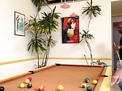 Grote lul, Bruinharig, Diep in de keel, Zwart, Sperma in gezicht, Handbeurt, Kousen, Trio