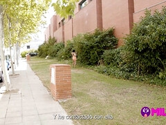 Enthousiasteling, Grote kont, Bruinharig, Rondborstig, Latijnse vrouw, Openbaar, Geschoren, Tiener