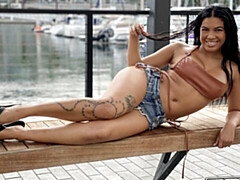 Grosser arsch, Grosser schwanz, Grosse titten, Braunhaarige, Handjob, Lecken, Dürr, Jungendliche (18+)