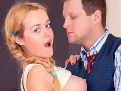 Gros cul, Gros seins, Blonde, Sucer une bite, En levrette, Fétiche, Branlette thaïlandaise, Adolescente