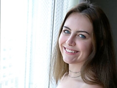 Blonde, Sucer une bite, Branlette thaïlandaise, Seins naturels, Pov, Rasée, Dénudage, Adolescente