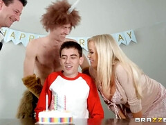 Хд, Мамочка, Чудовищные размеры, Мачеха