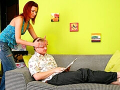 Grosse bite, Sucer une bite, En levrette, Seins naturels, Cheveux courts, Maigrichonne, Adolescente, Nénés