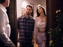 Gros seins, Brunette brune, En levrette, Double pénétration, Branlette thaïlandaise, Massage, Mère que j'aimerais baiser, Plan cul à trois