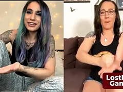 Amateur, Brunette brune, Nue à poil, Seins naturels, Se déshabiller, Tatouage, Allumeuse, Mouillée