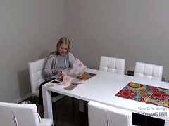 Leie, Grosser schwanz, Studentin, Besamung, Orgasmus, Pov, Titten, Vibrator