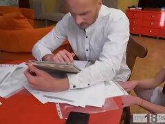 Pijpbeurt, Bruinharig, Naakt, Klein, Tiener, Tieten likken