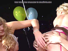 Grosse bite, Sucer une bite, Éjaculer dans la bouche, Lingerie, Mère que j'aimerais baiser, Mamelons, Nylon, Plan cul à trois