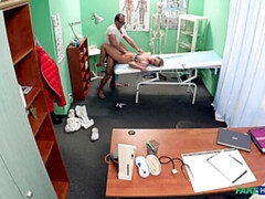 Amateur, Sucer une bite, En levrette, Doigter, Infirmière, Bureau, Pov, Uniforme