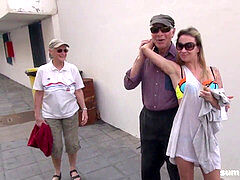 Sucer une bite, Branlette thaïlandaise, De plein air, Tatouage, Nénés