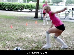 Grote lul, Grote mammen, Stel, Klein, Mager, Zoon, Tiener, Tieten likken