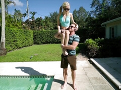 Amateur, Américain, Cul, Sucer une bite, Brunette brune, De plein air, Piscine, Nénés