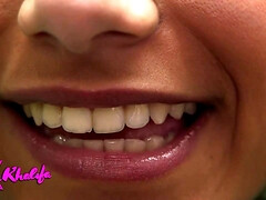 Arabe, Gros seins, Brunette brune, Massage, Bureau, Public, Solo, Nénés