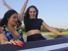 Arsch, Auto, Küssen, Latina, Lecken, Muschi, Hintern versohlen, Flotter dreier