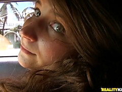 Gros cul, Grosse bite, Gros seins, Sucer une bite, Brunette brune, Voiture, Mère que j'aimerais baiser