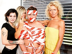 Culo grande, Verga grande, Tetas grandes, Mamada, Estilo perrito, Grupo, Madres para coger, Orgía