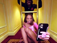 Sucer une bite, Brunette brune, Queue, En levrette, Noir ébène, Hd, Interracial, Chatte