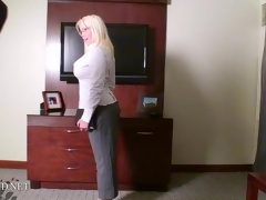 Grosse titten, Blondine, Vollbusig, Brille, Reif, Rasiert, Erotischer film, Solo